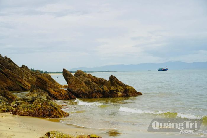 Những khối đá tạo nên vẻ đẹp riêng có của Đá Nhảy - Ảnh: Nh.V