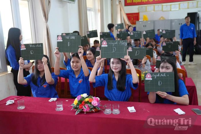 Học sinh tham gia cuộc thi Rung chuông vàng "Nâng cao năng lực số" - Ảnh: L.O