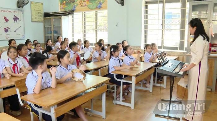 Buổi ngoại khóa học hát dân ca của Trường tiểu học Nguyễn Tất Thành (phường Đông Hà) - Ảnh: A.T