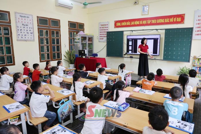 Lớp học hè tăng cường tiếng Việt cho trẻ em dân tộc thiểu số tại Trường Tiểu học Phù Yên.