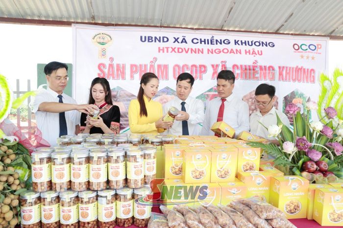 Gian hàng trưng bày sản phẩm OCOP xã Chiềng Khương.