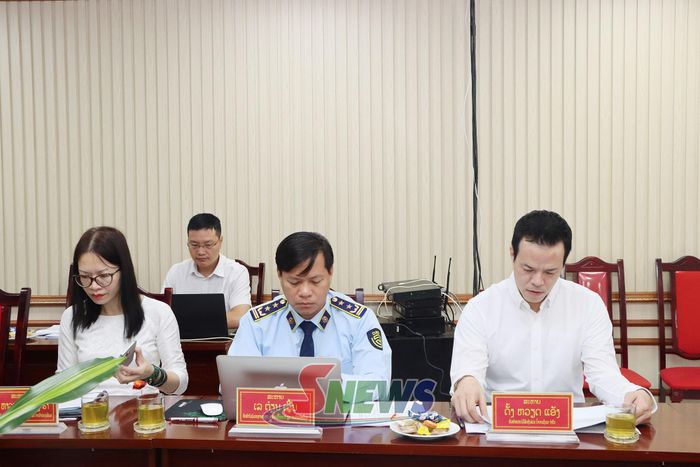 Các đại biểu dự cuộc làm việc.