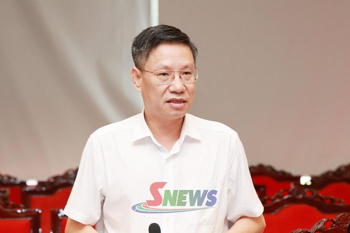 Lãnh đạo Sở Nông nghiệp và Môi trường báo cáo tại chương trình làm việc.