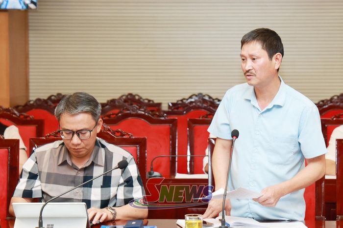 Lãnh đạo xã Mường La báo cáo tại chương trình làm việc.