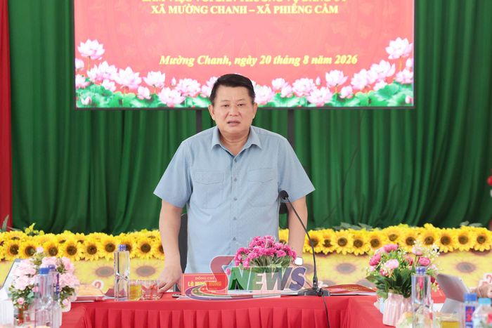 Đồng chí Lò Minh Hùng phát biểu tại cuộc làm việc.