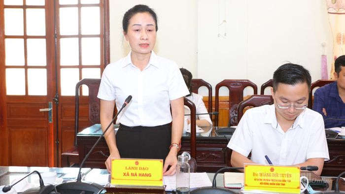 Lãnh đạo xã Nà Hang phát biểu ý kiến.