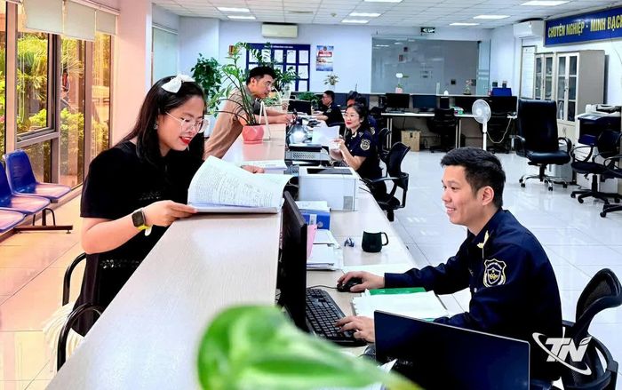 Đội Hải quan Thái Nguyên (thuộc Chi cục Hải quan khu vực V) thực hiện cơ chế “luồng xanh” trong thông quan hàng hóa, tạo điều kiện thuận lợi cho doanh nghiệp xuất nhập khẩu. Ảnh: T.L