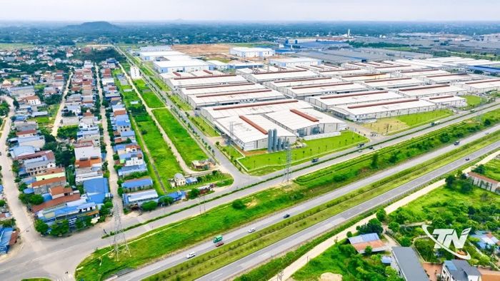 Các khu cụm công nghiệp vẫn dành diện tích cho cây xanh đảm bảo về môi trường sinh thái.