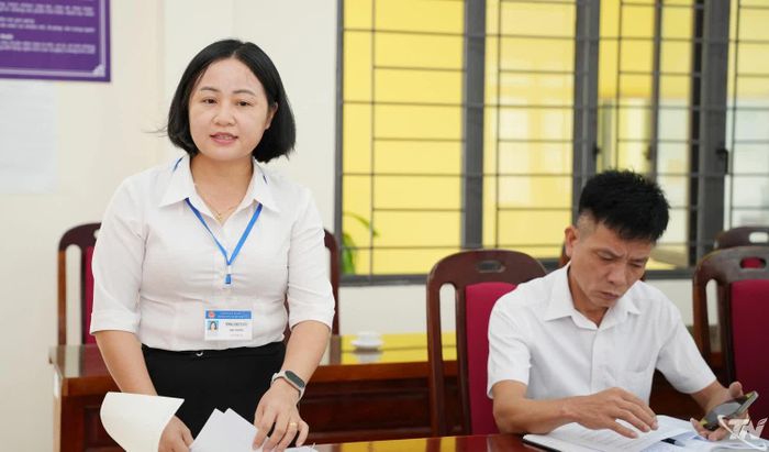 Đại diện các cơ sở giáo dục trên địa bàn xã Na Rì phát biểu tại buổi khảo sát.