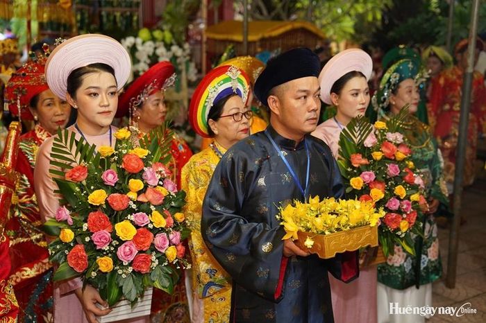  Lễ hội điện Huệ Nam tháng 7 âm lịch thu hút khoảng hơn 20.000 người tham gia.  
