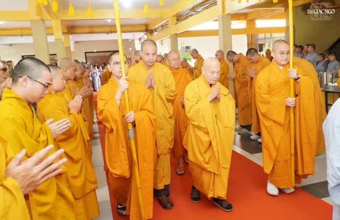 Cung thỉnh chư tôn đức quang lâm chứng minh lễ