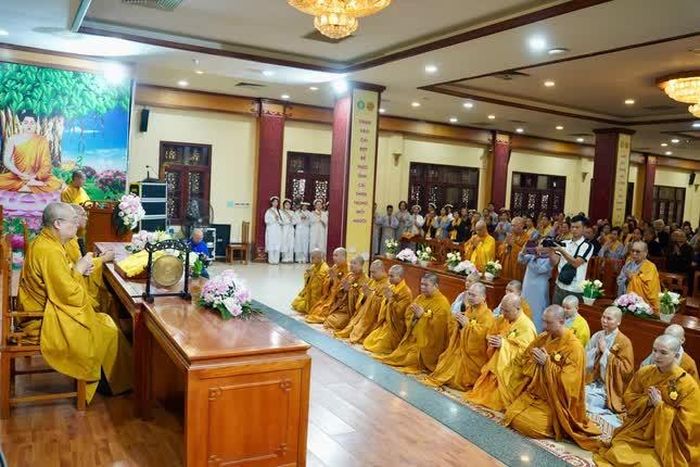 Thượng tọa Thích Thanh Trình dâng lời tác bạch khánh tuế, tri ân đến chư tôn đức