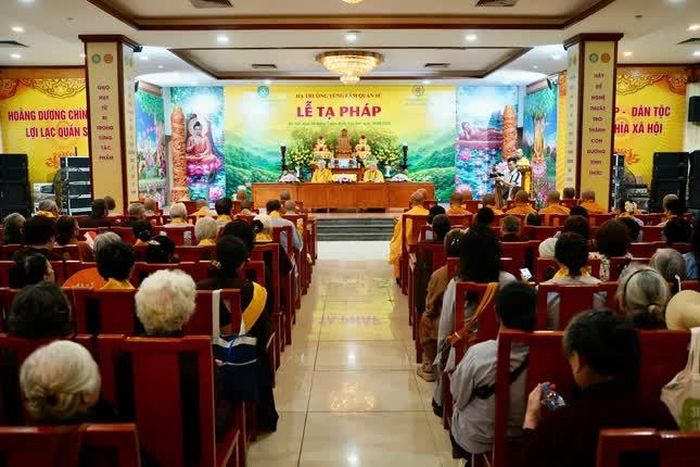 Quang cảnh buổi lễ tạ pháp tại tùng lâm Quán Sứ