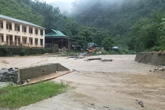 Đường vào 8 bản vùng trong Tam Hợp, xã Tam Thái bị nước lũ dâng chia cắt tạm thời (Ảnh: CSCC).
