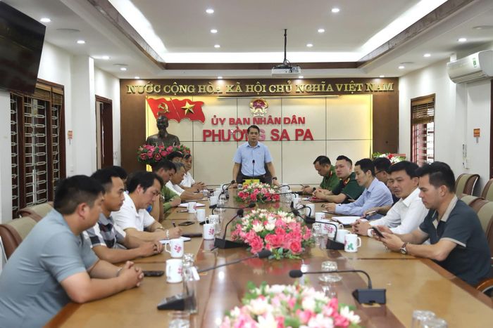 Toàn cảnh buổi họp.