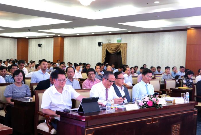 Các đại biểu tham dự Hội thảo “Giải pháp xây dựng và phát triển đô thị thông minh trên địa bàn TP.HCM” do Hội Khoa học Kỹ thuật Xây dựng TP.HCM phối hợp Sở Xây dựng TP.HCM tổ chức chiều 20/8.