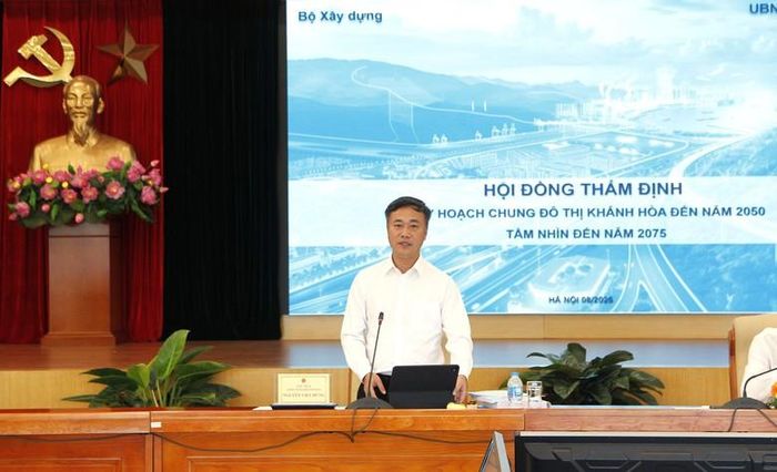 Chủ tịch UBND tỉnh Khánh Hòa Nguyễn Việt Hùng nhấn mạnh các định hướng trọng tâm trong triển khai Quy hoạch chung đô thị Khánh Hòa.