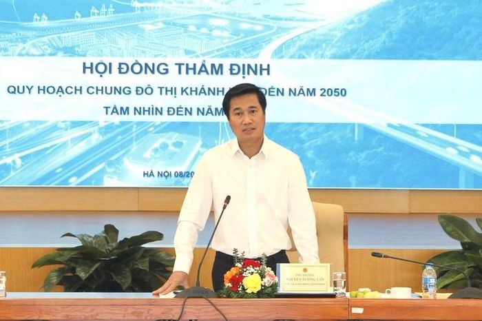 Thứ trưởng Nguyễn Tường Văn phát biểu tại hội nghị.