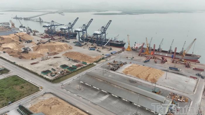 Thu nội địa đang giữ vai trò chủ đạo trong cơ cấu thu ngân sách của Quảng Ninh. Ảnh Tiến Dũng