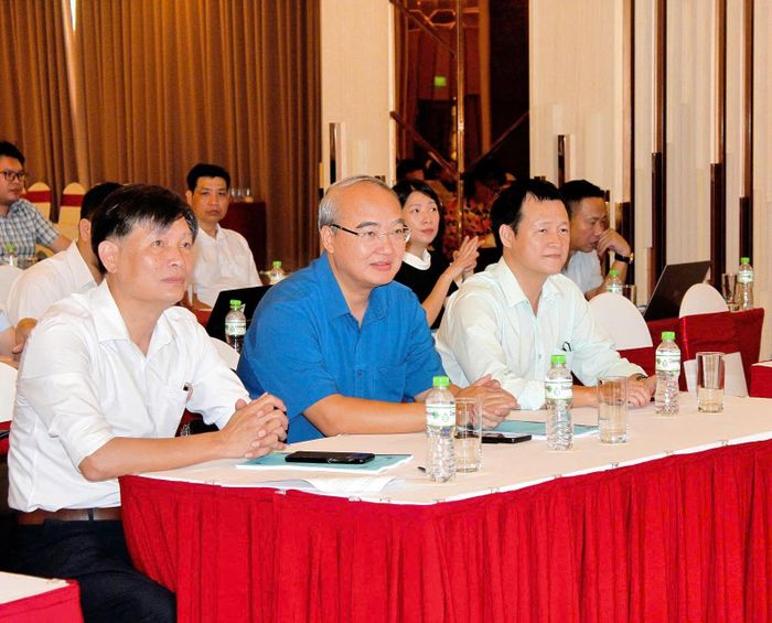 Đại diện lãnh đạo các đơn vị tham dự chương trình tập huấn