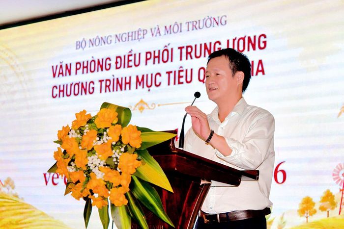 Ông Phạm Hồng Đào, Phó Chánh Văn phòng Điều phối Trung ương Chương trình mục tiêu quốc gia (Bộ Nông nghiệp và Môi trường) phát biểu tại buổi tập huấn
