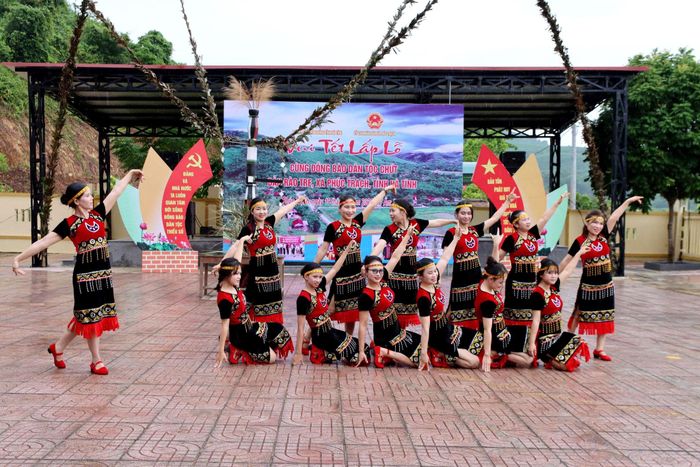 Các tiết mục văn nghệ mang mang đậm âm hưởng núi rừng