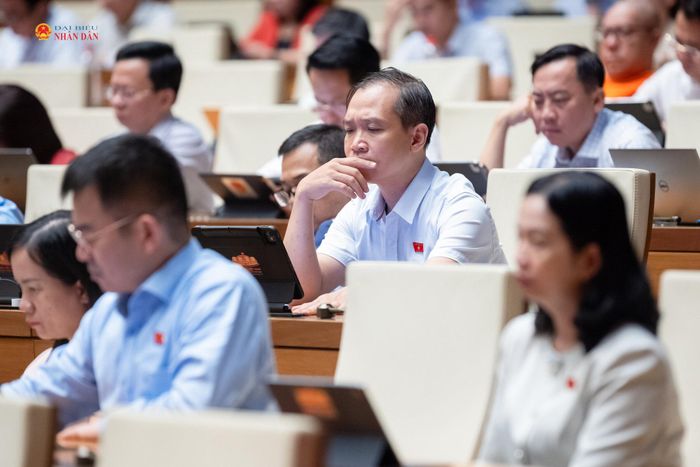 Các đại biểu tham dự phiên họp. Ảnh: Phạm Thắng