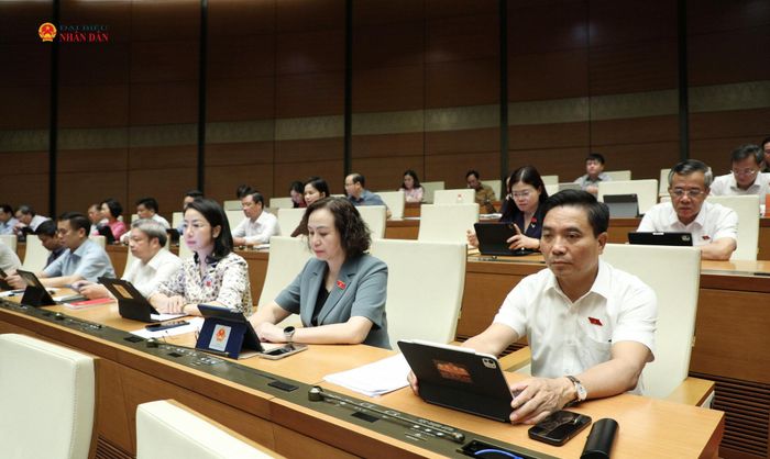 Các ĐBQH tỉnh Thanh Hóa tham dự phiên họp. Ảnh: Khánh Duy