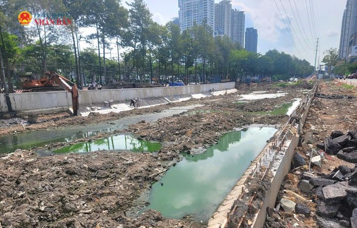 TP. Hồ Chí Minh phê duyệt kế hoạch phát triển ngành công nghiệp môi trường giai đoạn 2025–2030. Trong ảnh, công trình cải tạo tuyến rạch Mương Kinh, phường Bình Trưng đang thi công. Ảnh: Quang Phương