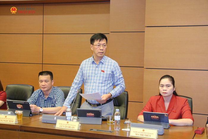 ĐBQH Lý Minh Huấn (Tuyên Quang) phát biểu tại thảo luận tổ Ảnh: Đắc Trường