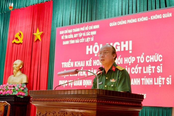 Phó Chính ủy Bộ Tư lệnh TP. Hồ Chí Minh, Đại tá Nguyễn Đình Chuẩn phát biểu tại hội nghị. Ảnh: Hoa Lê