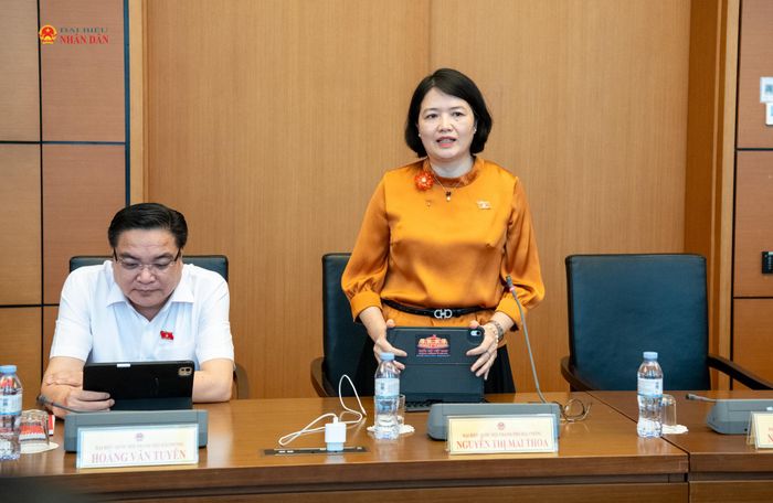 ĐBQH Nguyễn Thị Mai Thoa (TP. Hải Phòng) phát biểu thảo luận tại Tổ 11
