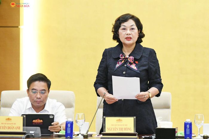 Phó Chủ tịch Quốc hội Nguyễn Thị Hồng điều hành phiên họp