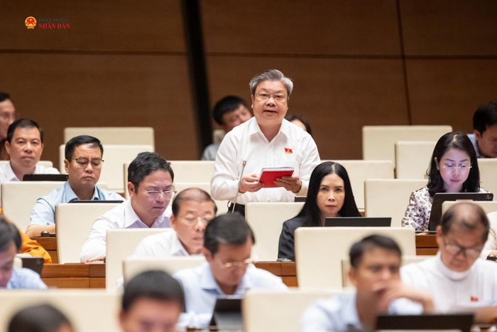 ĐBQH Bùi Văn Dũng (Thanh Hóa) phát biểu thảo luận tại hội trường. Ảnh: Phạm Thắng