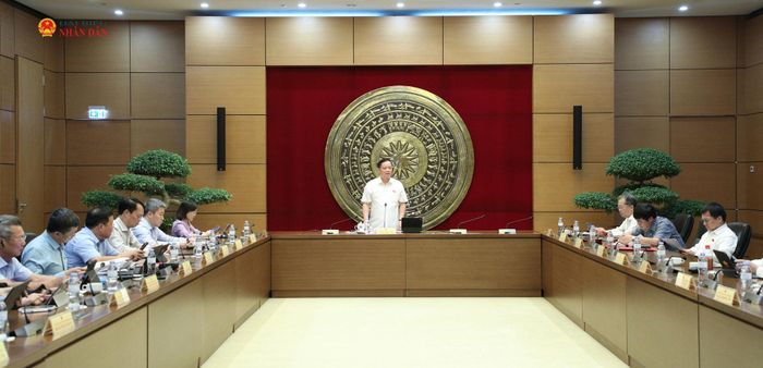 Toàn cảnh phiên thảo luận tại Tổ 7
