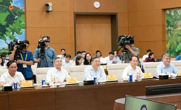 Các đại biểu tham dự phiên họp