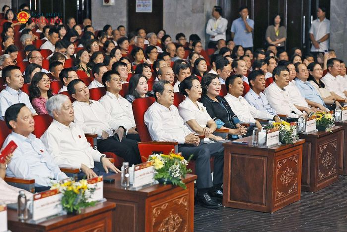 Chủ tịch Quốc hội Trần Thanh Mẫn và Phu nhân cùng các đại biểu tham dự chương trình. Ảnh: Doãn Tấn/TTXVN