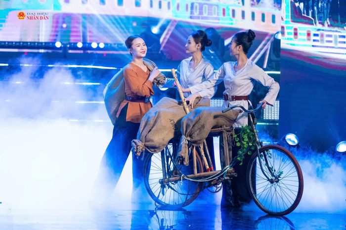 Tiết mục văn nghệ tại chương trình. Ảnh: Phạm Thắng