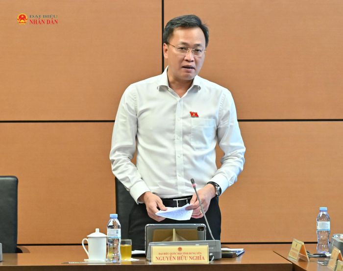 ĐBQH Nguyễn Hữu Nghĩa (Hưng Yên) phát biểu thảo luận tại Tổ 5
