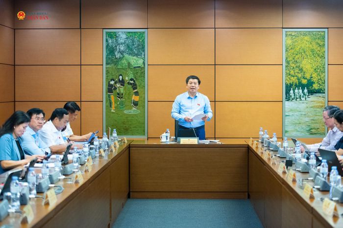 Toàn cảnh phiên thảo luận Tổ 13 (gồm Đoàn ĐBQH các tỉnh An Giang và Quảng Trị)