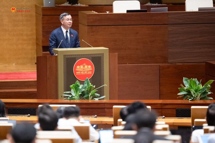 Bộ trưởng Bộ Tài chính Ngô Văn Tuấn phát biểu giải trình, làm rõ một số vấn đề đại biểu Quốc hội nêu