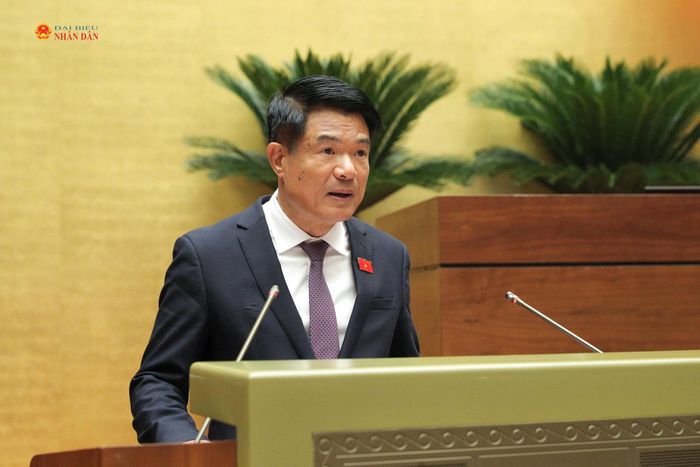 Viện trưởng Viện Kiểm sát nhân dân tối cao Nguyễn Huy Tiến trình bày Tờ trình về dự án Bộ luật Tố tụng hình sự (sửa đổi)