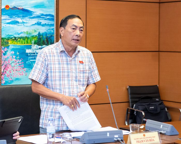 ĐBQH Phạm Văn Hòa (Đồng Tháp) phát biểu thảo luận tại Tổ 14
