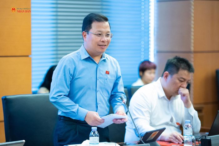 ĐBQH Nguyễn Danh Tú (An Giang) phát biểu thảo luận tại Tổ 13