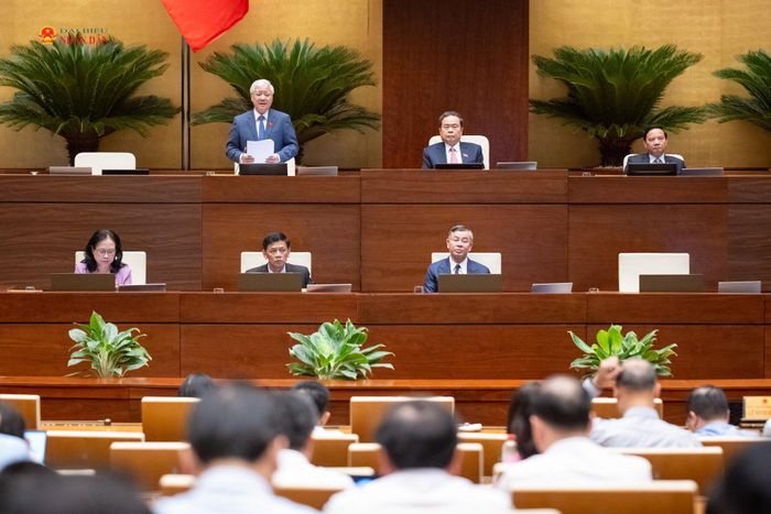 Chủ tịch Quốc hội Trần Thanh Mẫn chủ trì, Phó Chủ tịch Thường trực Quốc hội Đỗ Văn Chiến điều hành nội dung phiên họp về việc tích hợp 4 chương trình mục tiêu quốc gia thành 1 Chương trình mục tiêu quốc gia sáng 20/8