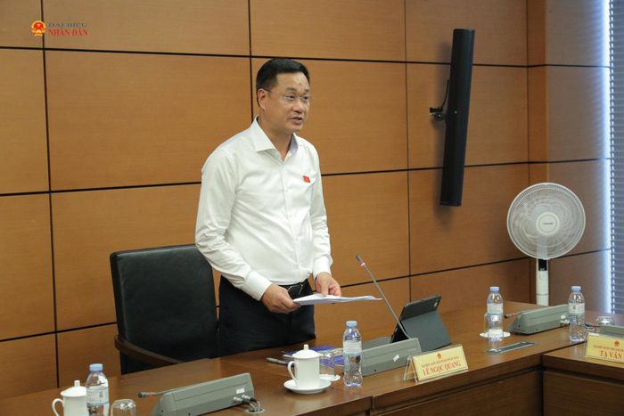 Bí thư Thành ủy, Trưởng Đoàn ĐBQH TP. Đà Nẵng Lê Ngọc Quang điều hành phiên thảo luận tại Tổ 15