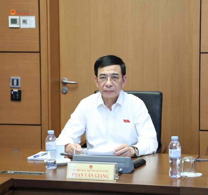Phó Thủ tướng Chính, Bộ trưởng Bộ Quốc phòng Phan Văn Giang phát biểu thảo luận tại Tổ 6