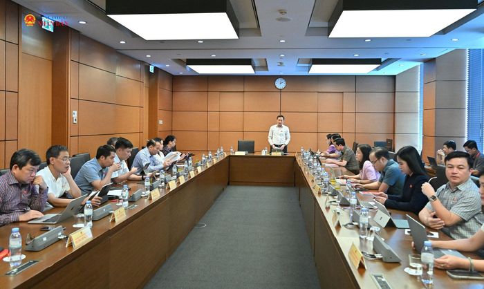 Toàn cảnh phiên thảo luận tại Tổ 5 (gồm Đoàn ĐBQH các tỉnh Hưng Yên và Gia Lai)
