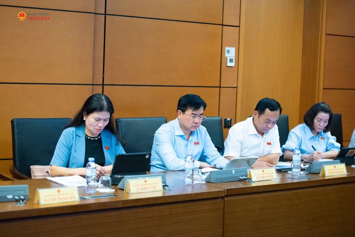 Đoàn ĐBQH Quảng Trị tham dự phiên thảo luận tại Tổ 13
