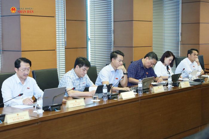 Các đại biểu tham dự buổi thảo luận tại Tổ 9